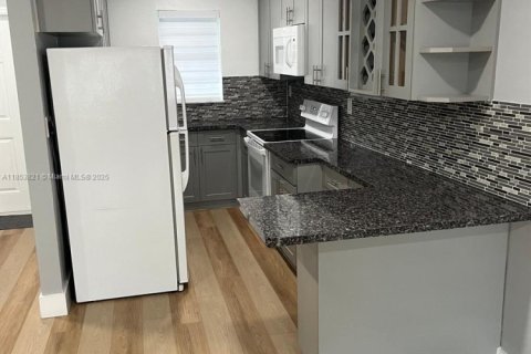 Copropriété à vendre à Opa-locka, Floride: 2 chambres, 74.32 m2 № 2021530 - photo 9