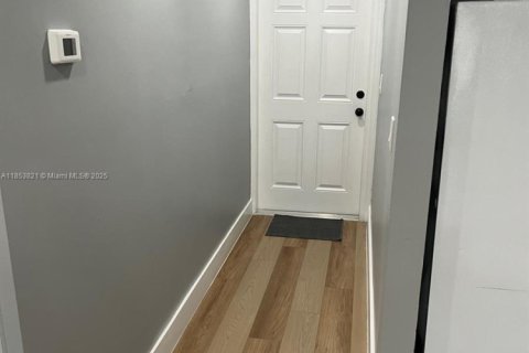 Condo à Opa-locka, Floride, 2 chambres  № 2021530