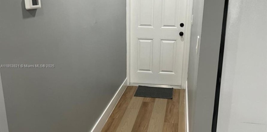 Condo à Opa-locka, Floride, 2 chambres № 2021530