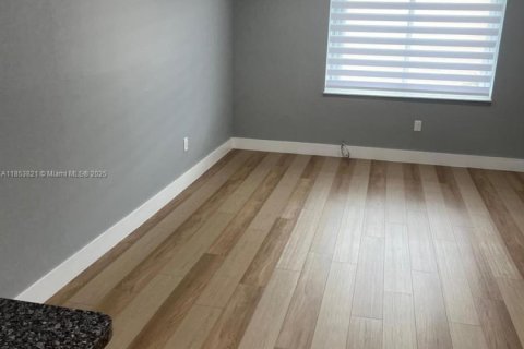 Copropriété à vendre à Opa-locka, Floride: 2 chambres, 74.32 m2 № 2021530 - photo 14