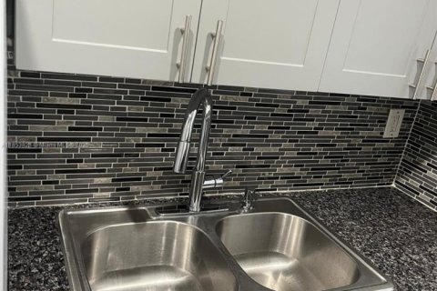 Copropriété à vendre à Opa-locka, Floride: 2 chambres, 74.32 m2 № 2021530 - photo 5