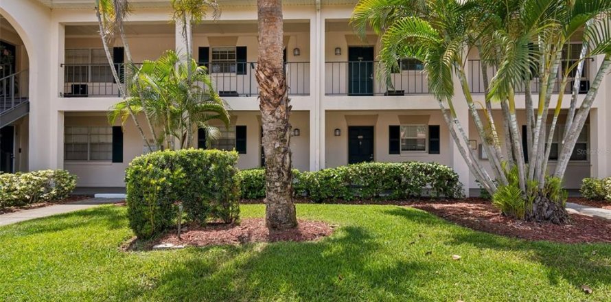 Condo in Tampa, Florida, 2 bedrooms № 2097042
