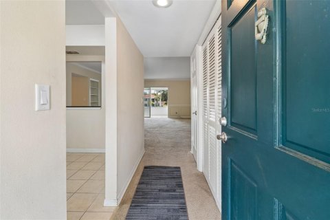 Condo in Tampa, Florida, 2 bedrooms № 2097042 - photo 3