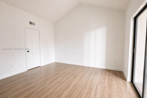 Condominio en alquiler en Fort Lauderdale, Florida, 2 dormitorios, 79.71 m2 № 2180598 - foto 11