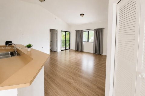 Condominio en alquiler en Fort Lauderdale, Florida, 2 dormitorios, 79.71 m2 № 2180598 - foto 5