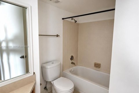 Condominio en alquiler en Fort Lauderdale, Florida, 2 dormitorios, 79.71 m2 № 2180598 - foto 8