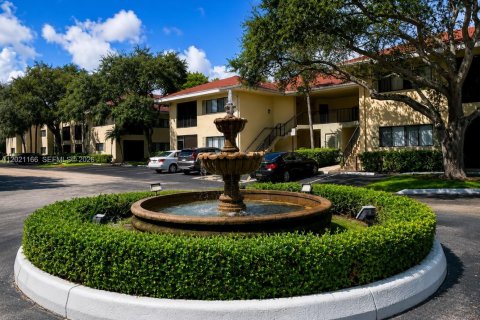 Condominio en alquiler en Fort Lauderdale, Florida, 2 dormitorios, 79.71 m2 № 2180598 - foto 2