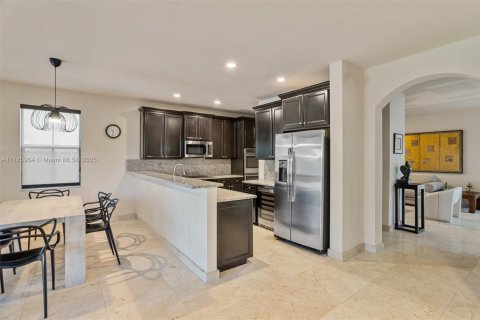 Villa ou maison à vendre à Doral, Floride: 5 chambres, 286.51 m2 № 2034510 - photo 27