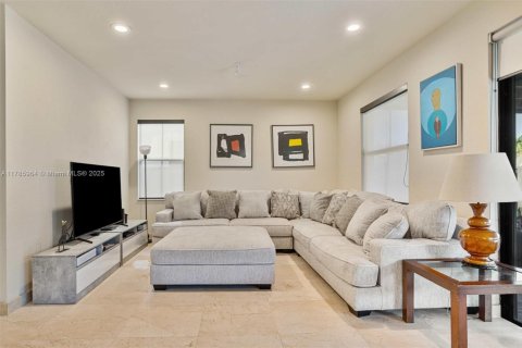 Villa ou maison à vendre à Doral, Floride: 5 chambres, 286.51 m2 № 2034510 - photo 16