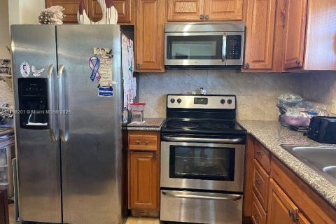 Condominio en venta en Hollywood, Florida, 2 dormitorios, 89.93 m2 № 1711788 - foto 2