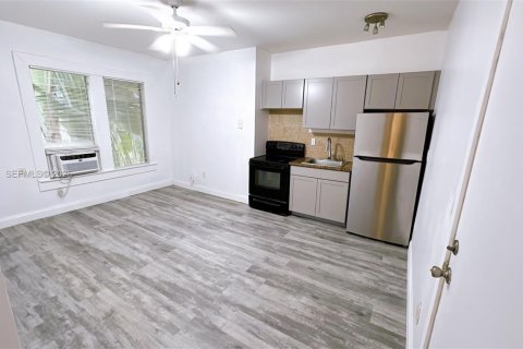 Condominio en venta en Miami Beach, Florida, 1 dormitorio, 40.88 m2 № 2003636 - foto 2