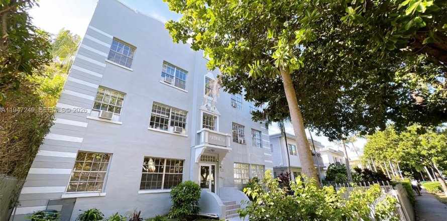 Condominio en Miami Beach, Florida, 1 dormitorio  № 2003636