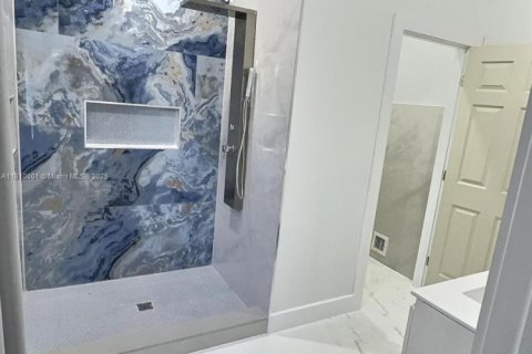 House in Miami, Florida 3 bedrooms № 1967145 - photo 16