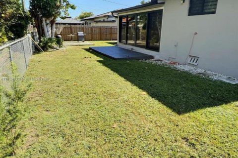 House in Miami, Florida 3 bedrooms № 1967145 - photo 17
