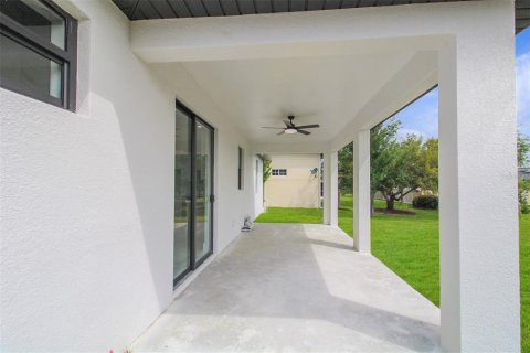 House in Cape Coral, Florida 3 bedrooms, 128.86 sq.m. № 1111411 - photo 12