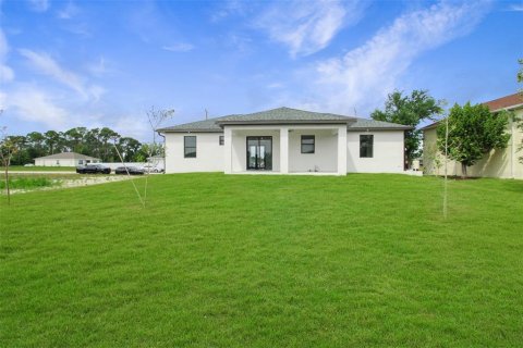 House in Cape Coral, Florida 3 bedrooms, 128.86 sq.m. № 1111411 - photo 14