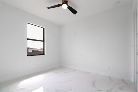 House in Cape Coral, Florida 3 bedrooms, 128.86 sq.m. № 1111411 - photo 10