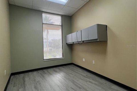 Commercial property in Celebration, Florida 3304.91 sq.m. № 2233972