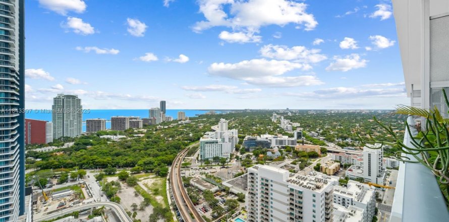Condominio en Miami, Florida, 2 dormitorios № 1836792