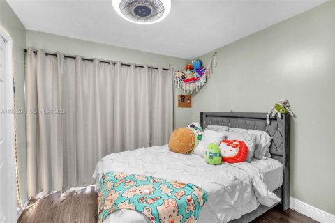 Villa ou maison à vendre à Tamarac, Floride: 3 chambres, 219.81 m2 № 2172644 - photo 25