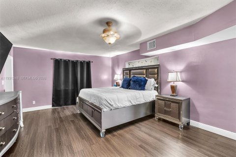 Villa ou maison à vendre à Tamarac, Floride: 3 chambres, 219.81 m2 № 2172644 - photo 21