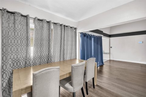 Villa ou maison à vendre à Tamarac, Floride: 3 chambres, 219.81 m2 № 2172644 - photo 14