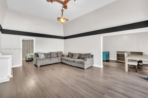 Villa ou maison à vendre à Tamarac, Floride: 3 chambres, 219.81 m2 № 2172644 - photo 12