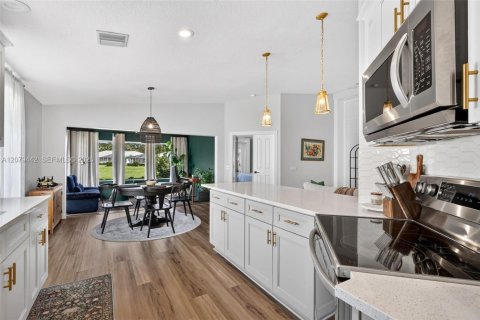 House in Palm City, Florida 2 bedrooms, 141.68 sq.m. № 2332492 - photo 6