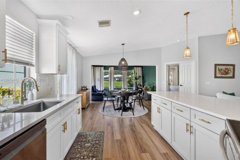 House in Palm City, Florida 2 bedrooms, 141.68 sq.m. № 2332492 - photo 11