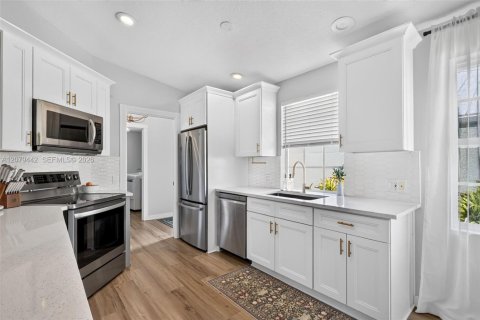 House in Palm City, Florida 2 bedrooms, 141.68 sq.m. № 2332492 - photo 7
