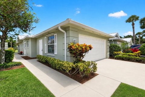House in Palm City, Florida 2 bedrooms, 141.68 sq.m. № 2332492 - photo 2