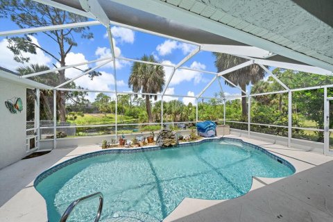 House in North Port, Florida 3 bedrooms, 183.85 sq.m. № 2098163 - photo 2
