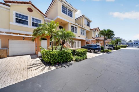Touwnhouse à vendre à Deerfield Beach, Floride: 3 chambres, 200.11 m2 № 2246626 - photo 2