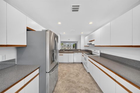 Touwnhouse à vendre à Deerfield Beach, Floride: 3 chambres, 200.11 m2 № 2246626 - photo 17