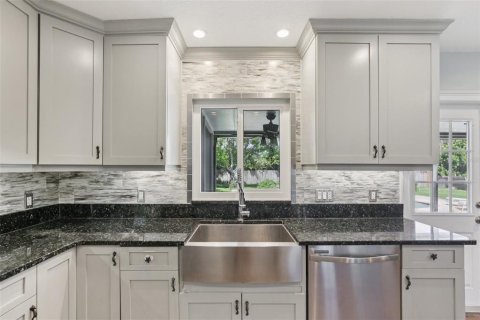 Casa en venta en Brandon, Florida, 5 dormitorios, 264.49 m2 № 1898491 - foto 14