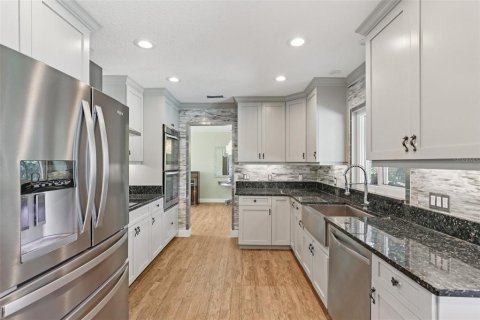 Casa en venta en Brandon, Florida, 5 dormitorios, 264.49 m2 № 1898491 - foto 5