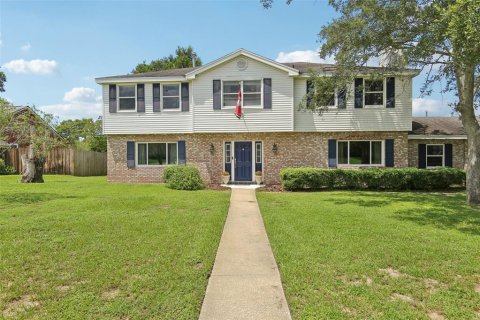 Casa en venta en Brandon, Florida, 5 dormitorios, 264.49 m2 № 1898491 - foto 9
