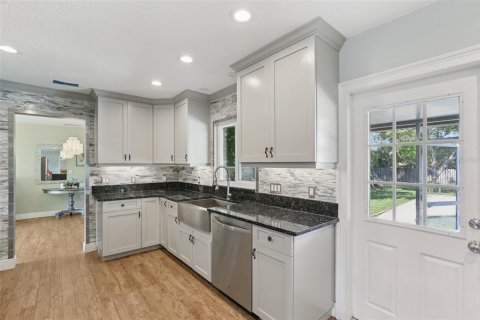 Casa en venta en Brandon, Florida, 5 dormitorios, 264.49 m2 № 1898491 - foto 13
