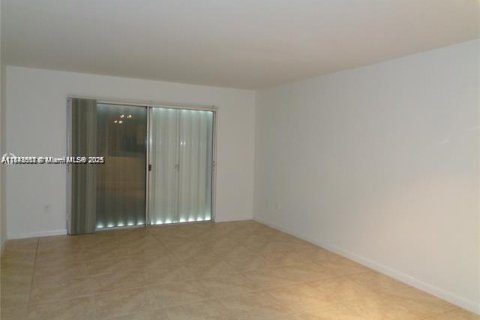 Купить кондоминиум в Майами, Флорида 2 спальни, 85.47м2, № 2035233 - фото 4