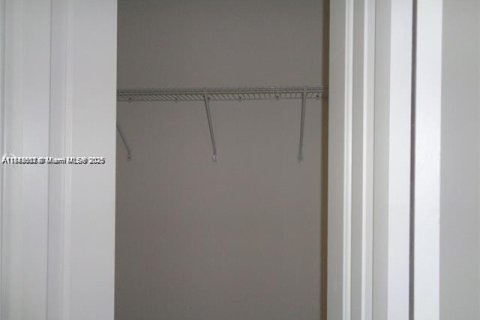 Купить кондоминиум в Майами, Флорида 2 спальни, 85.47м2, № 2035233 - фото 12