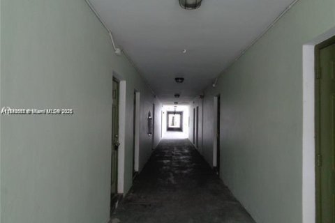 Купить кондоминиум в Майами, Флорида 2 спальни, 85.47м2, № 2035233 - фото 15