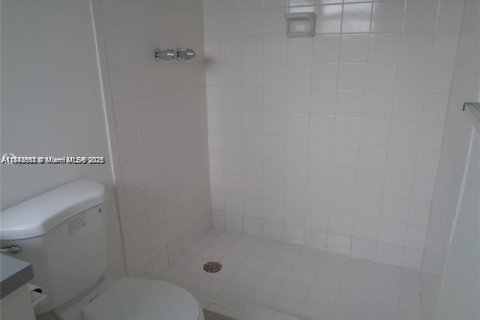 Купить кондоминиум в Майами, Флорида 2 спальни, 85.47м2, № 2035233 - фото 10