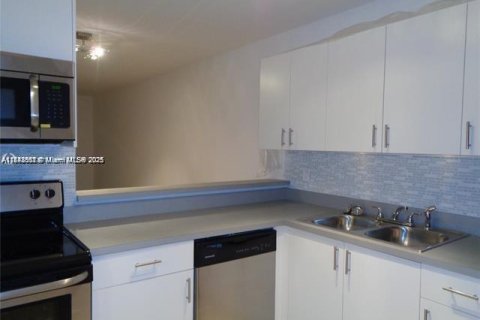 Купить кондоминиум в Майами, Флорида 2 спальни, 85.47м2, № 2035233 - фото 14