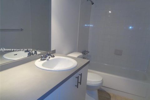 Купить кондоминиум в Майами, Флорида 2 спальни, 85.47м2, № 2035233 - фото 8