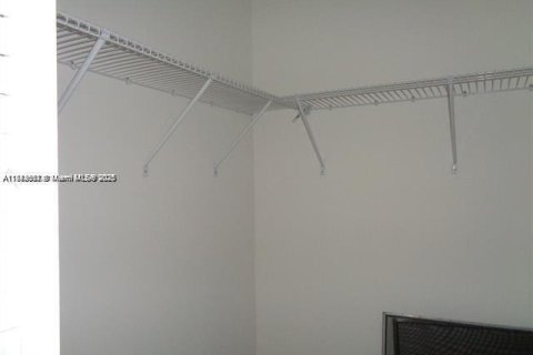 Купить кондоминиум в Майами, Флорида 2 спальни, 85.47м2, № 2035233 - фото 11