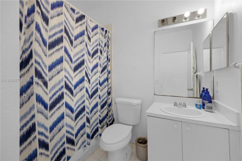 Touwnhouse à vendre à Cutler Bay, Floride: 3 chambres, 120.31 m2 № 2082859 - photo 18