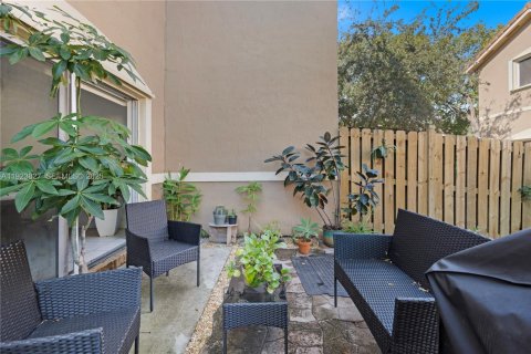 Touwnhouse à vendre à Cutler Bay, Floride: 3 chambres, 120.31 m2 № 2082859 - photo 4