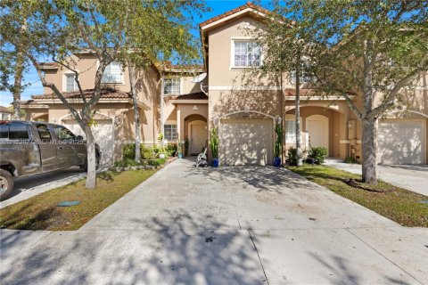 Touwnhouse à vendre à Cutler Bay, Floride: 3 chambres, 120.31 m2 № 2082859 - photo 2