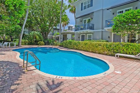 Adosado en venta en Wilton Manors, Florida, 3 dormitorios, 174.66 m2 № 1998545 - foto 16