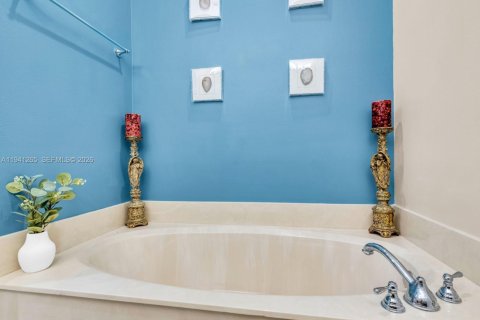 Adosado en venta en Wilton Manors, Florida, 3 dormitorios, 174.66 m2 № 1998545 - foto 26